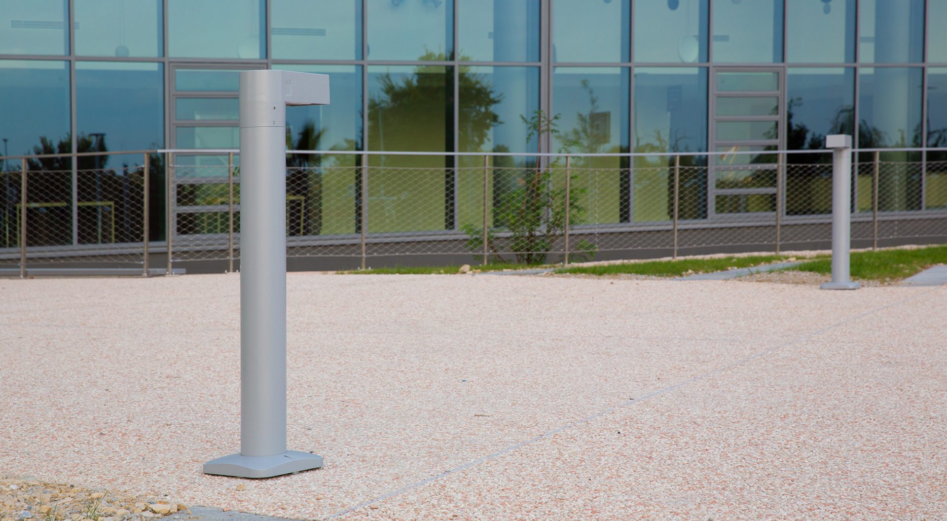 flux lighting public urban clinique capio lineo bollard design