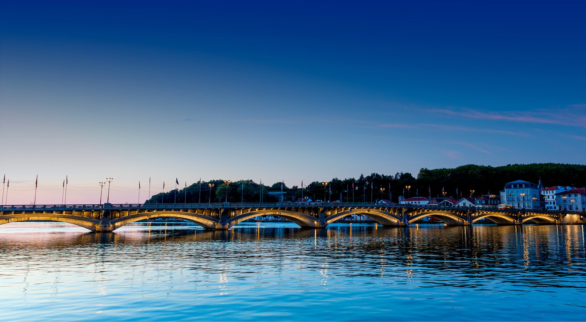 flux lighting bridge architecture pont saint esprit bayonne light led illumination